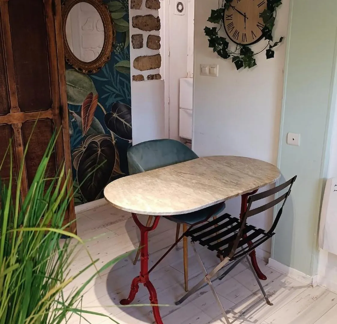Apartment Studio In Fresnes Fresnes